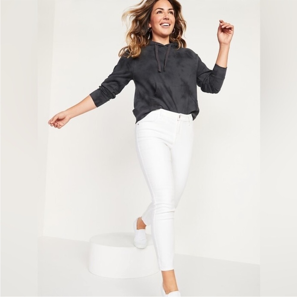 Old Navy Mid-Rise White Super Skinny Ankle Jeans size 10